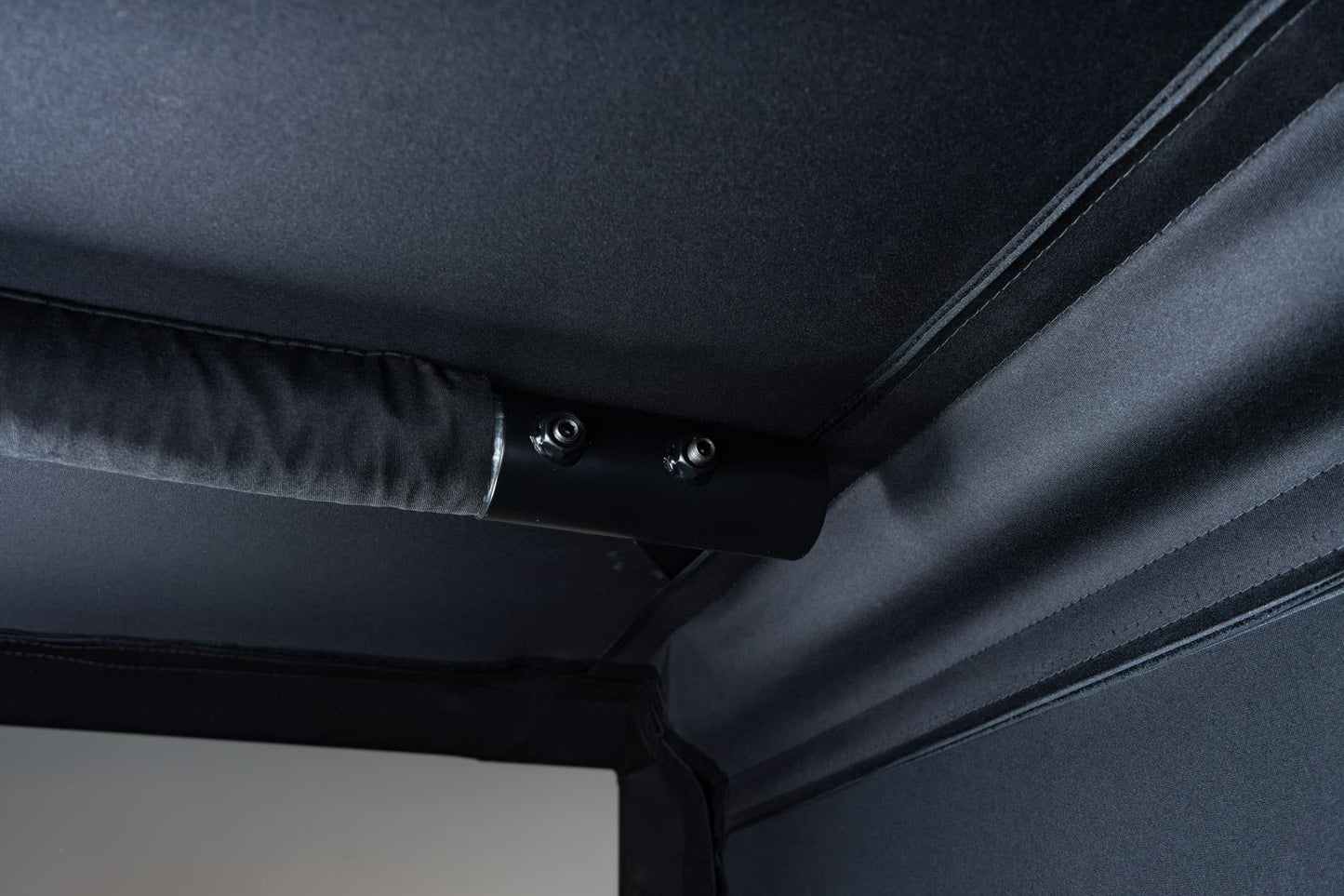 Carl's Place Pro Enclosure Movable Ceiling Crossbar Carl's Place